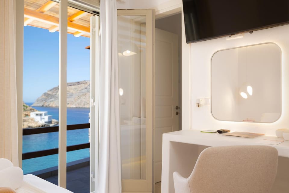 Ethereal House - Seafront by Cheronissos Beach Apartment in Milos