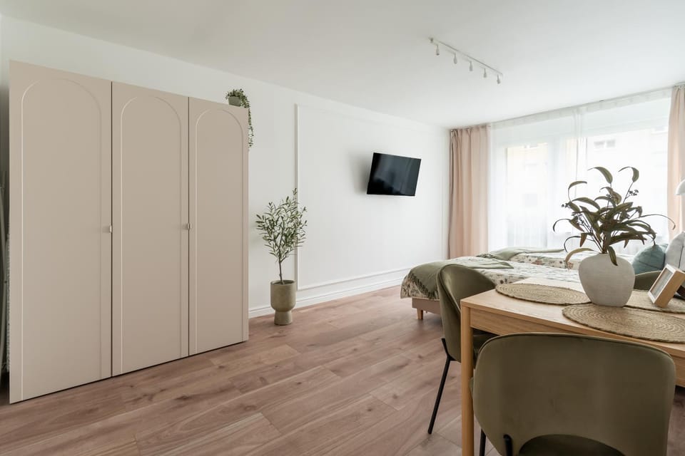 TV and multimedia, Kitchen or kitchenette, wardrobe