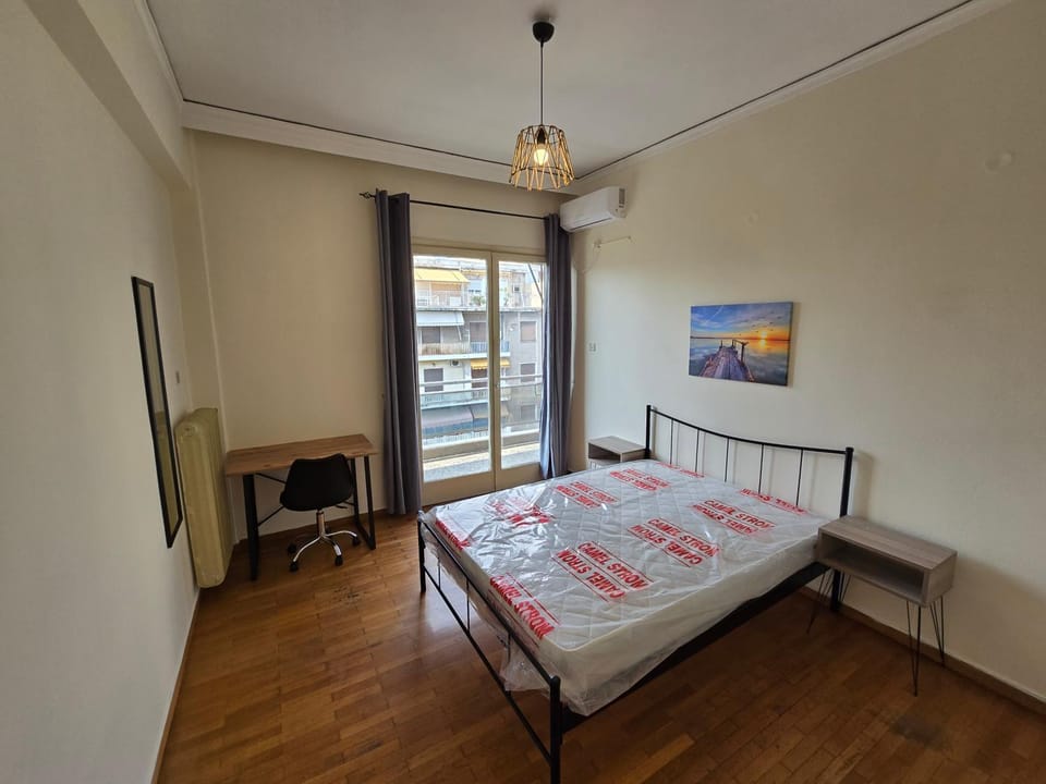GRI LAMBRAKI - Room 1 - SHARED APARTMENT - Beautiful Views in The Center Of Piraeus Vacation rental in Pireas