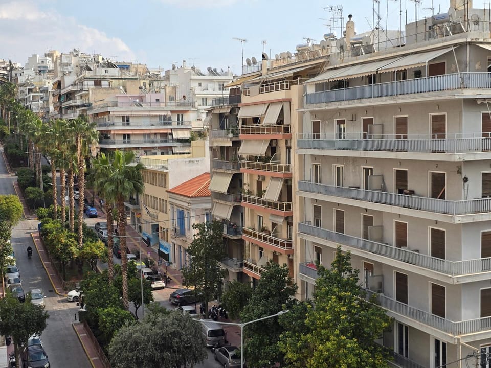 GRI LAMBRAKI - Room 1 - SHARED APARTMENT - Beautiful Views in The Center Of Piraeus Vacation rental in Pireas