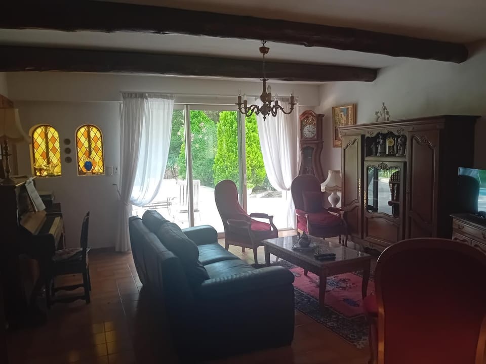 Villa en campagne, 4 chambres, avec piscine et parc clos - samedi au samedi House in Le Thor