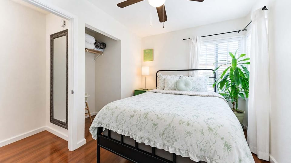 Long Beach 2BR - Near Beach Driveway Parking House in Carson