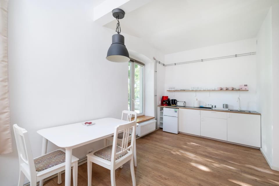 Kitchen or kitchenette, Dining area, stove