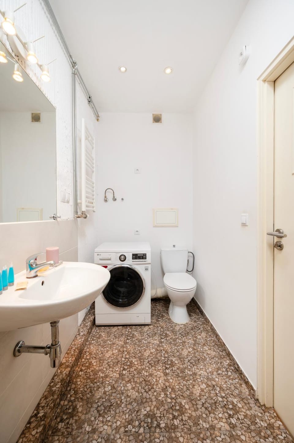 Shower, Toilet, Bathroom, towels
