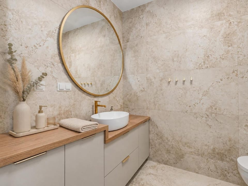 Toilet, Bathroom, towels