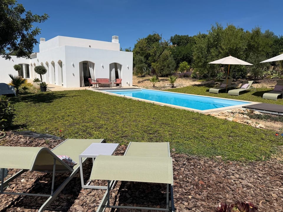 Property building, Garden, Garden view, Pool view, Swimming pool, Swimming pool, sunbed