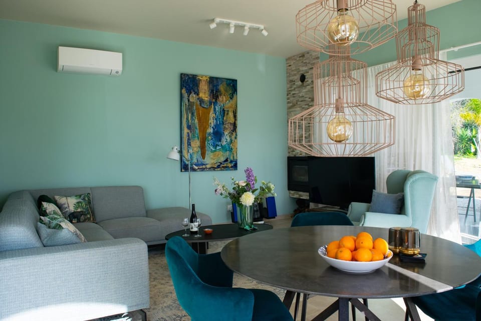 TV and multimedia, Seating area, Dining area, Garden view, Pool view, Sea view