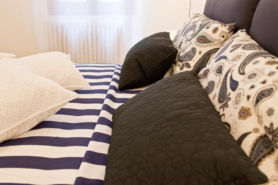 Spring, Bed, Day, People, Activities, Winter, Summer, On-site shops, View (from property/room), Other, Photo of the whole room, Decorative detail, Bedroom, Autumn, On site, Guests, Area and facilities, Seasons, Family, heating, towels, air conditioner, air conditioner