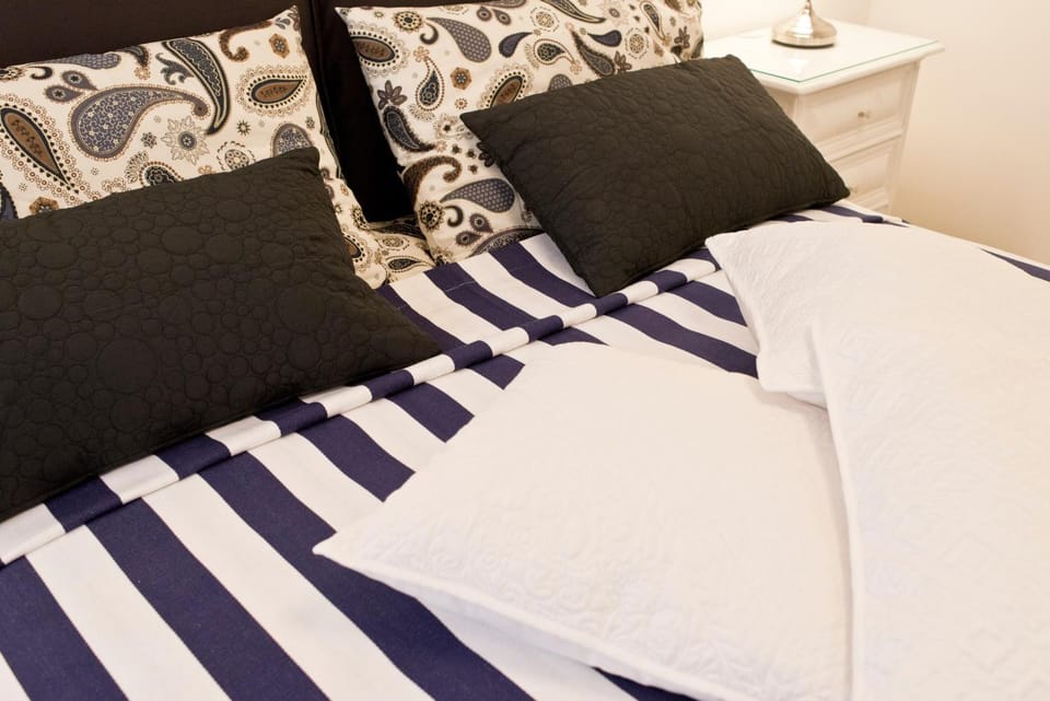 Spring, Bed, Winter, Summer, Other, Photo of the whole room, Decorative detail, Bedroom, Autumn, On site, Seasons, Family, heating, towels, air conditioner