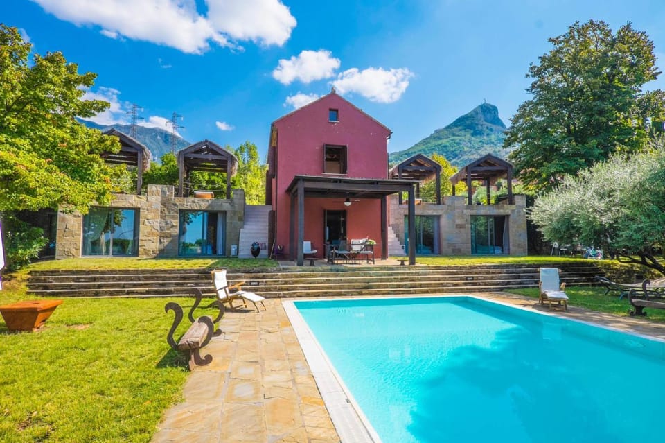Garden view, Pool view, Swimming pool, sunbed