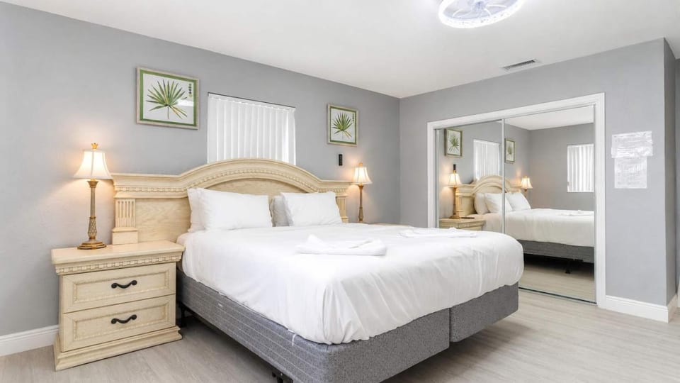 Hollywood 3BR - Private Pool & Fire Pit House in Hollywood