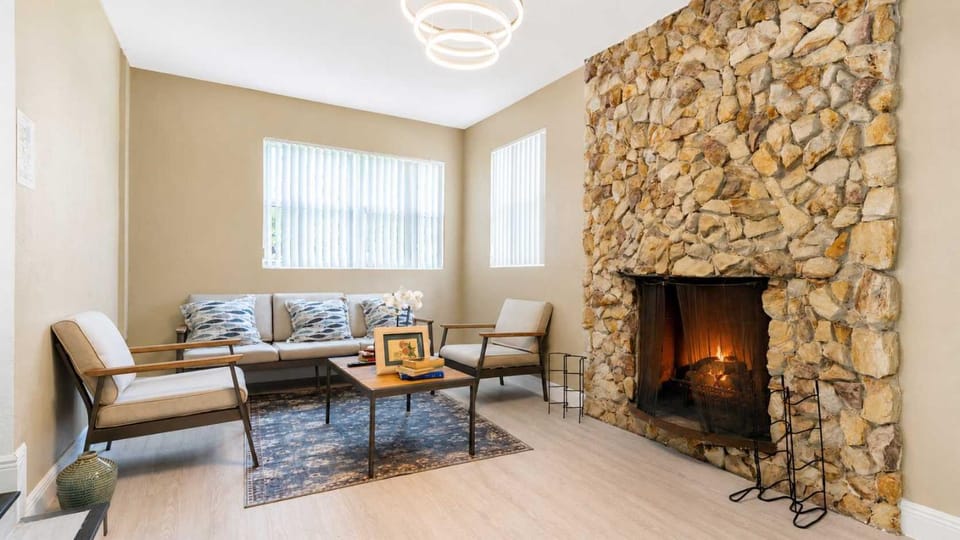 Hollywood 3BR - Private Pool & Fire Pit House in Hollywood