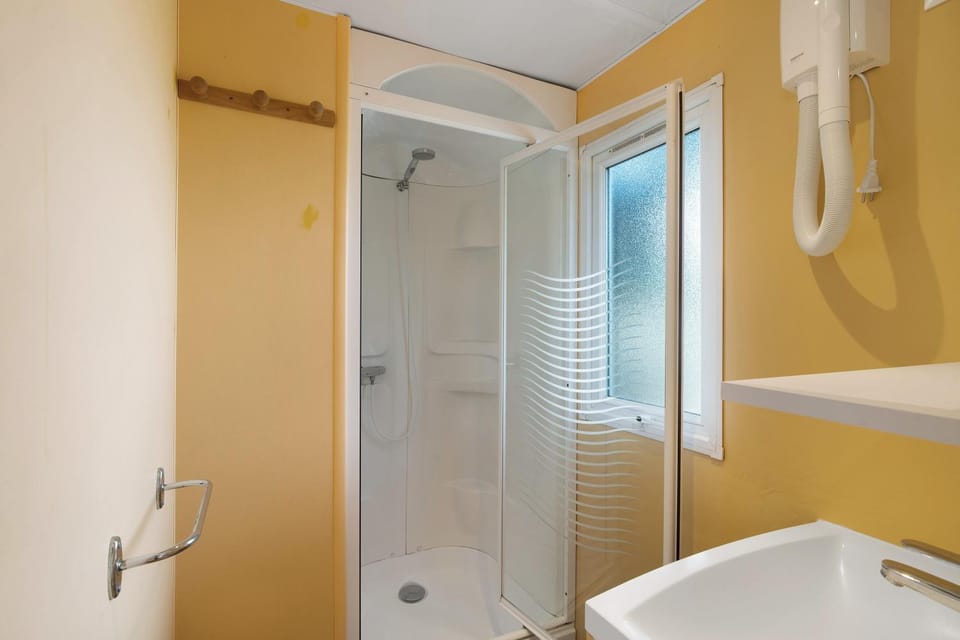 Bathroom, Living room