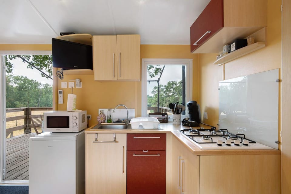Kitchen or kitchenette, Living room