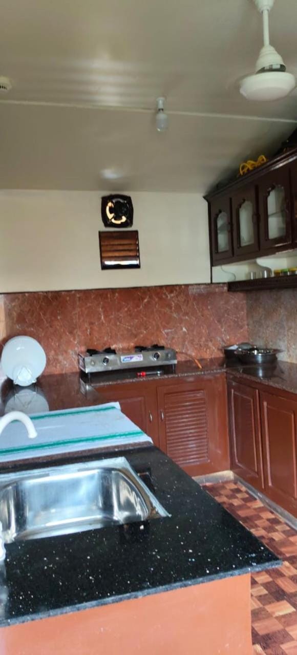 Crystal cruis House Boat Bed and Breakfast in Alappuzha