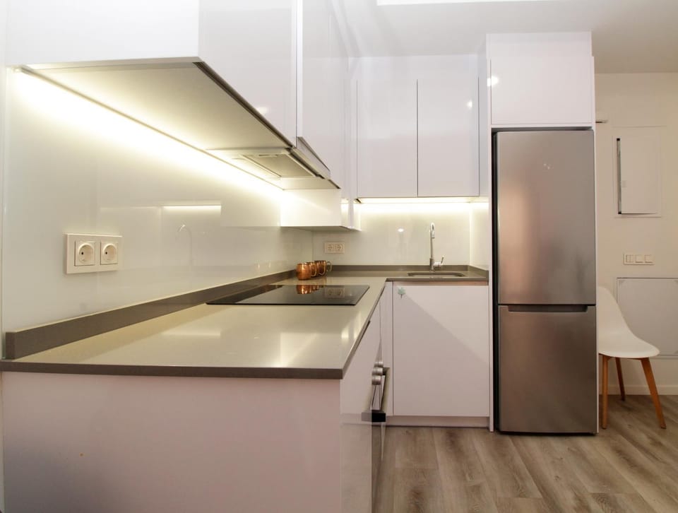 Kitchen or kitchenette, oven, stove