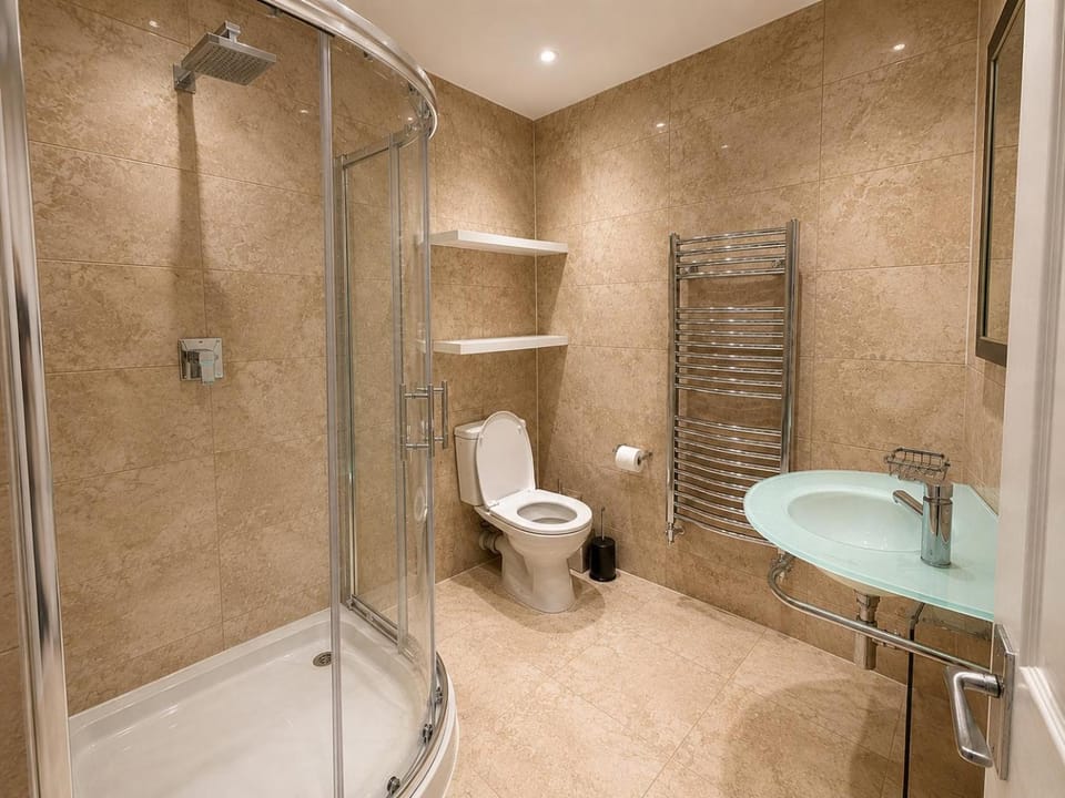 Shower, Toilet, Bathroom, Bath, towels