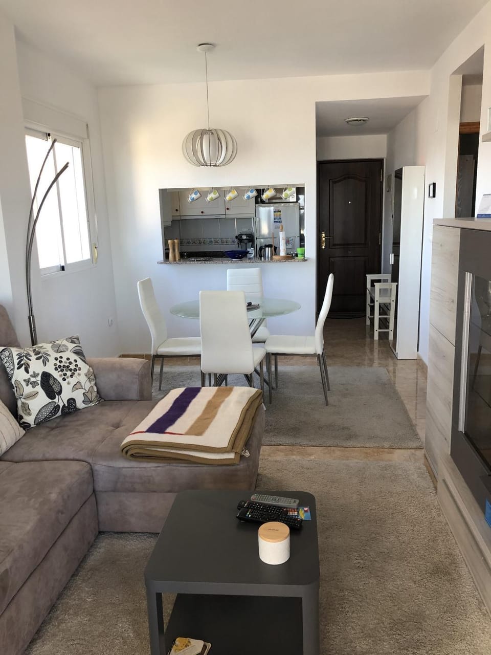 Kitchen or kitchenette, Living room, Seating area, Dining area, stove