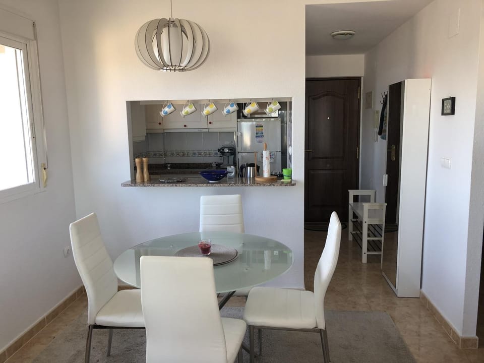 Kitchen or kitchenette, Living room, Seating area, Dining area