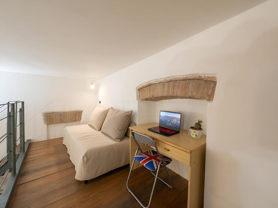 Seating area, heating, internet