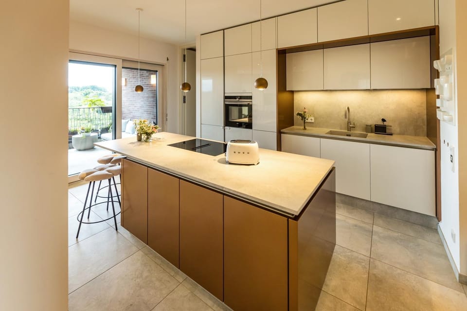 Kitchen or kitchenette, Dining area, stove