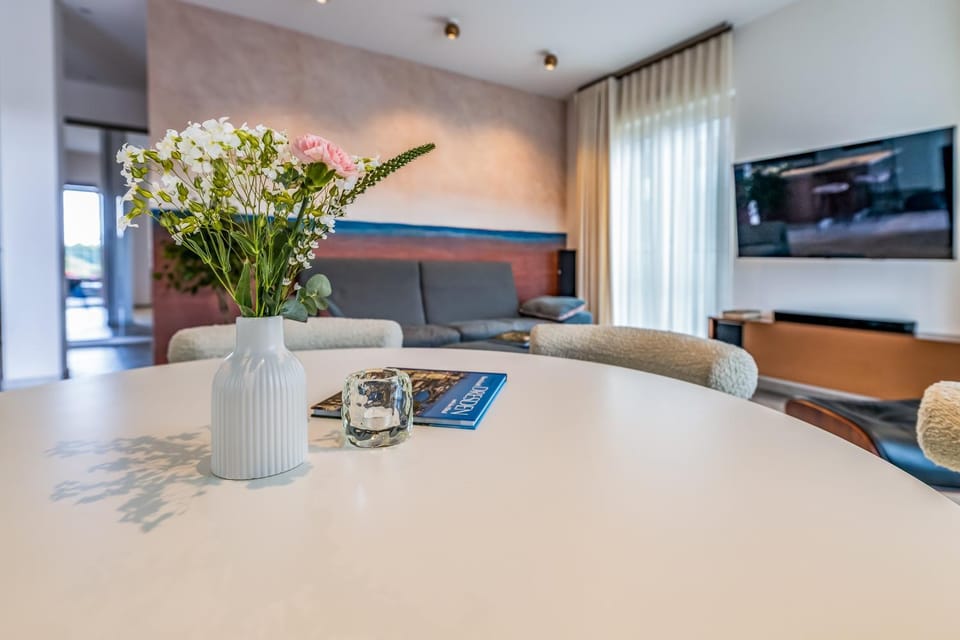 Living room, Seating area, Dining area