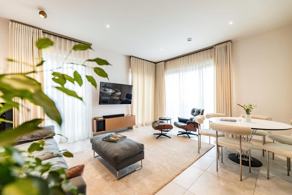 Living room, Seating area, Dining area