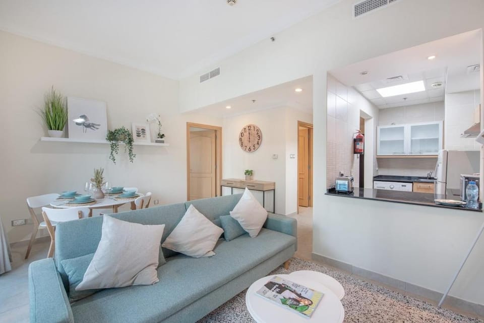 StayShort - Classy 1-Bedroom Marina Escape with Sunlit Balcony Apartment in Dubai