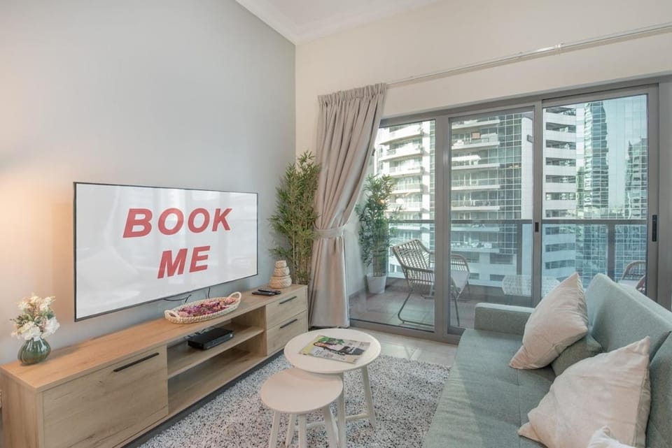 StayShort - Classy 1-Bedroom Marina Escape with Sunlit Balcony Apartment in Dubai