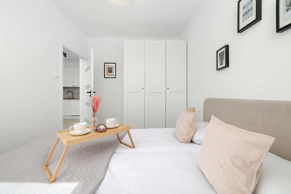 Bed, Photo of the whole room, Seating area, Bedroom, pet friendly, wardrobe