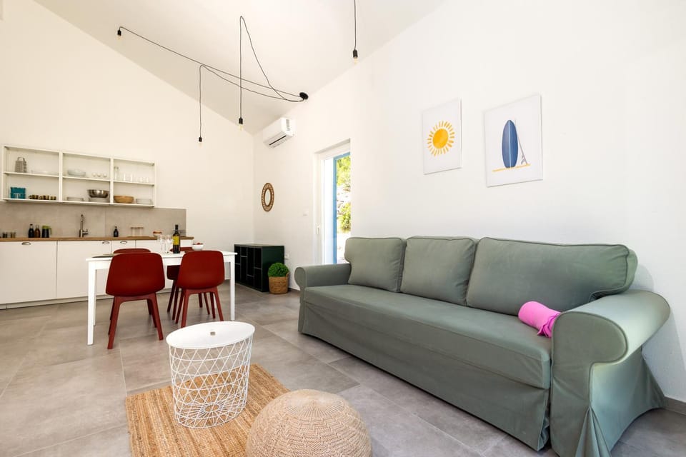 Modern Pool Villa - Casa Brava Sole - Pitve, Hvar House in Split-Dalmatia County