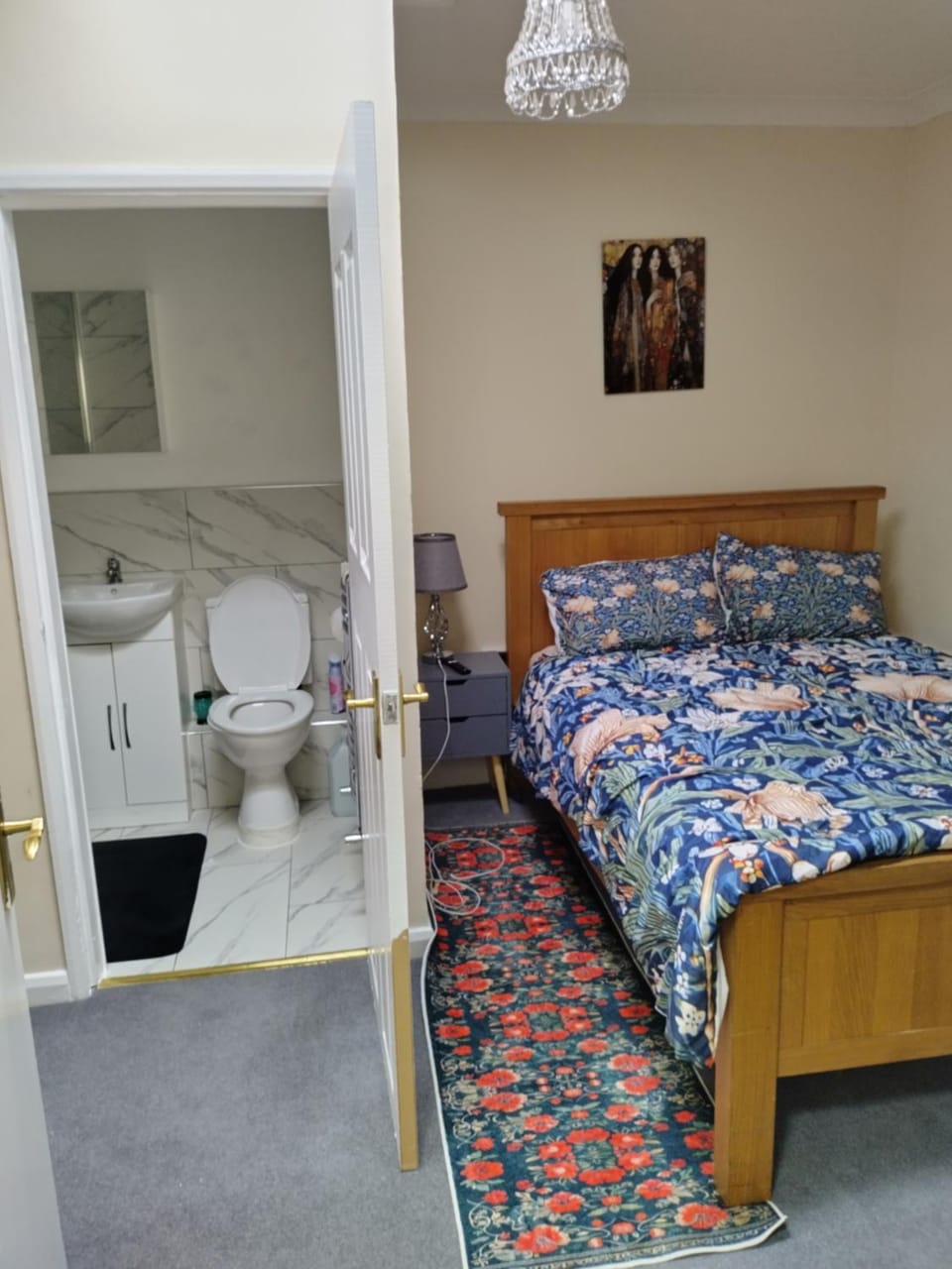 Bathroom, Photo of the whole room, Bedroom