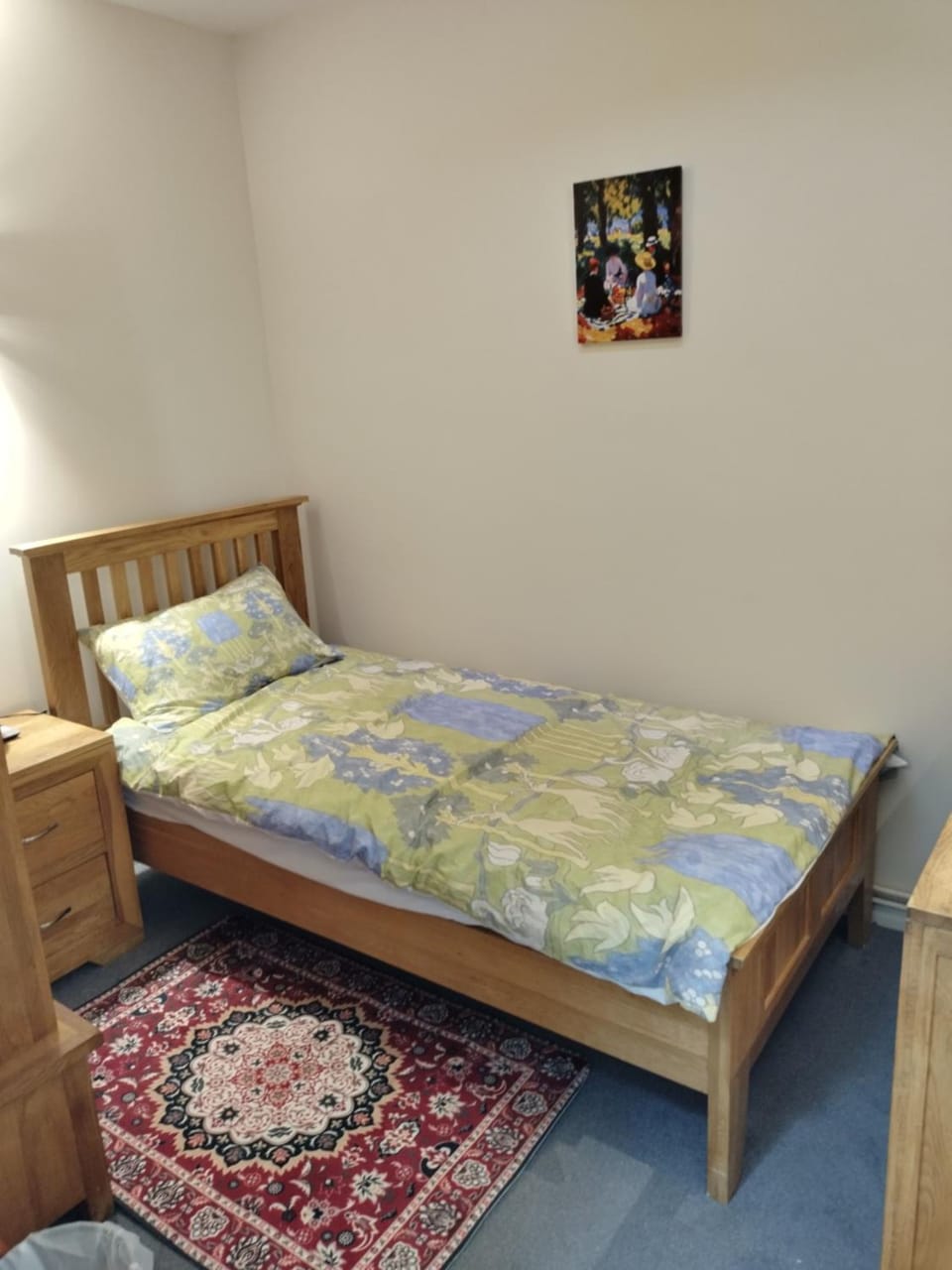 Photo of the whole room, Bedroom