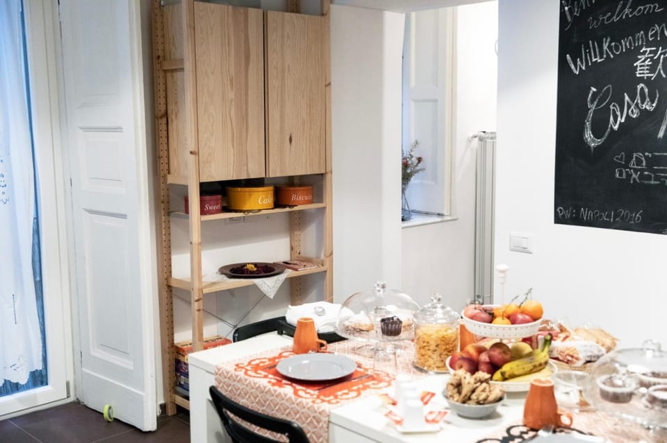 Communal kitchen, Buffet breakfast