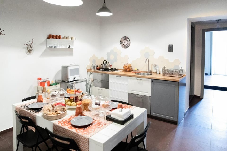 Communal kitchen, Internal: Not applicable to any particular room