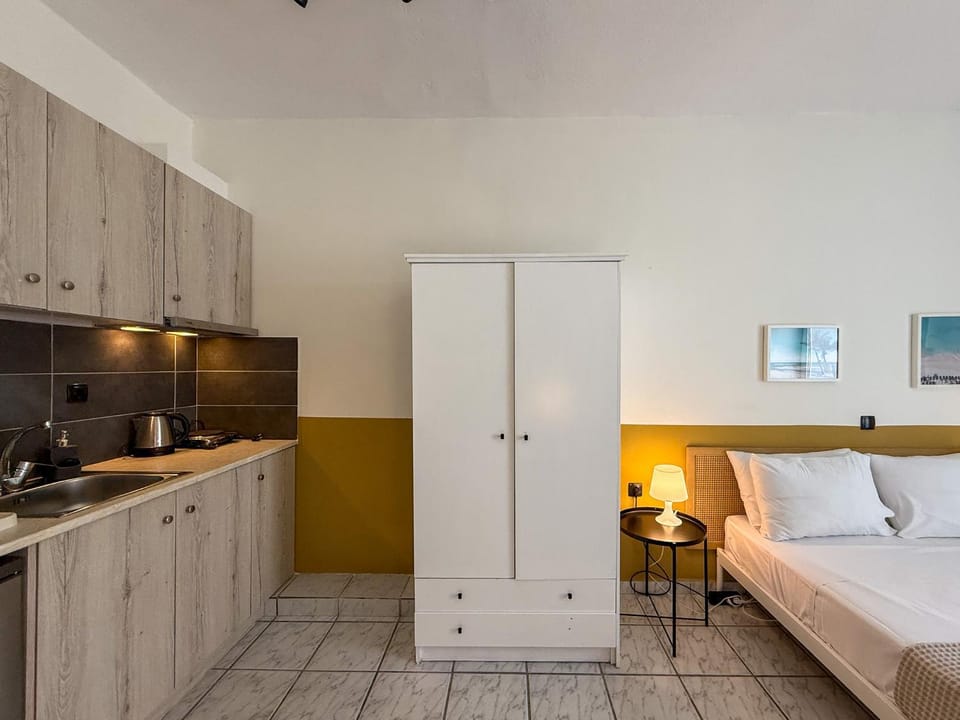 Kitchen or kitchenette, stove, wardrobe