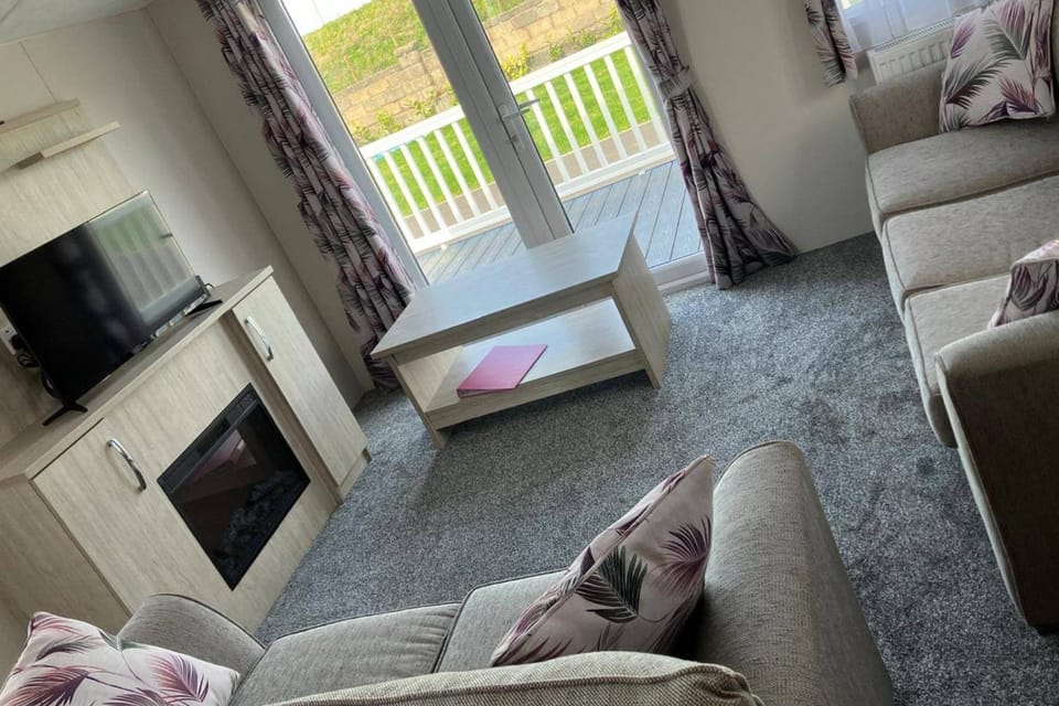 Scarlet 3 Bed Caravan Sleeps 6 - Balcony House in Rhyl