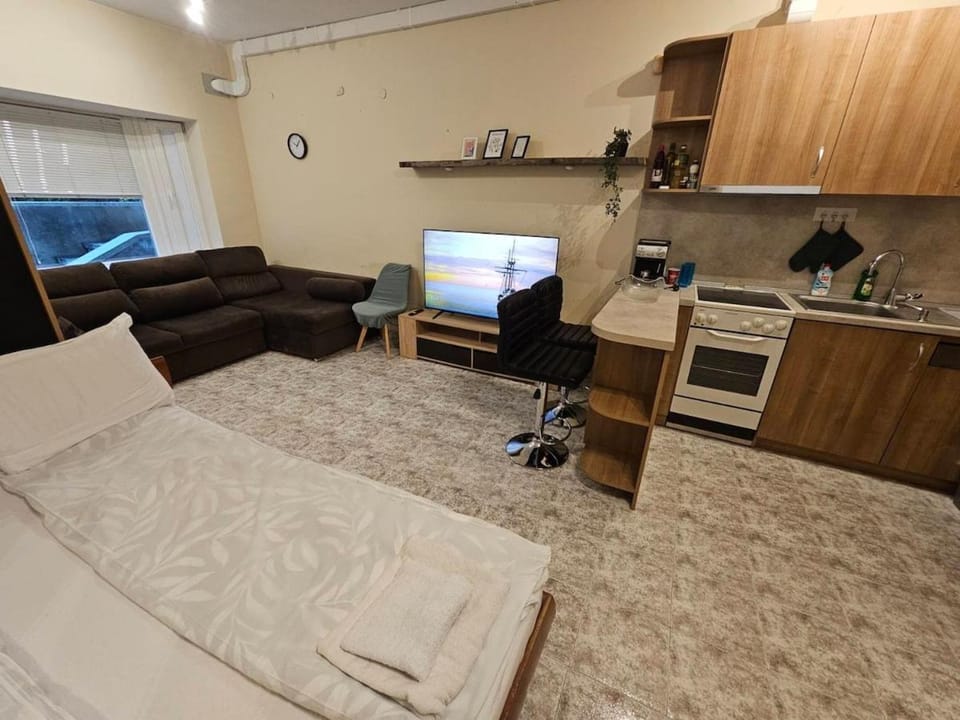 TV and multimedia, Kitchen or kitchenette