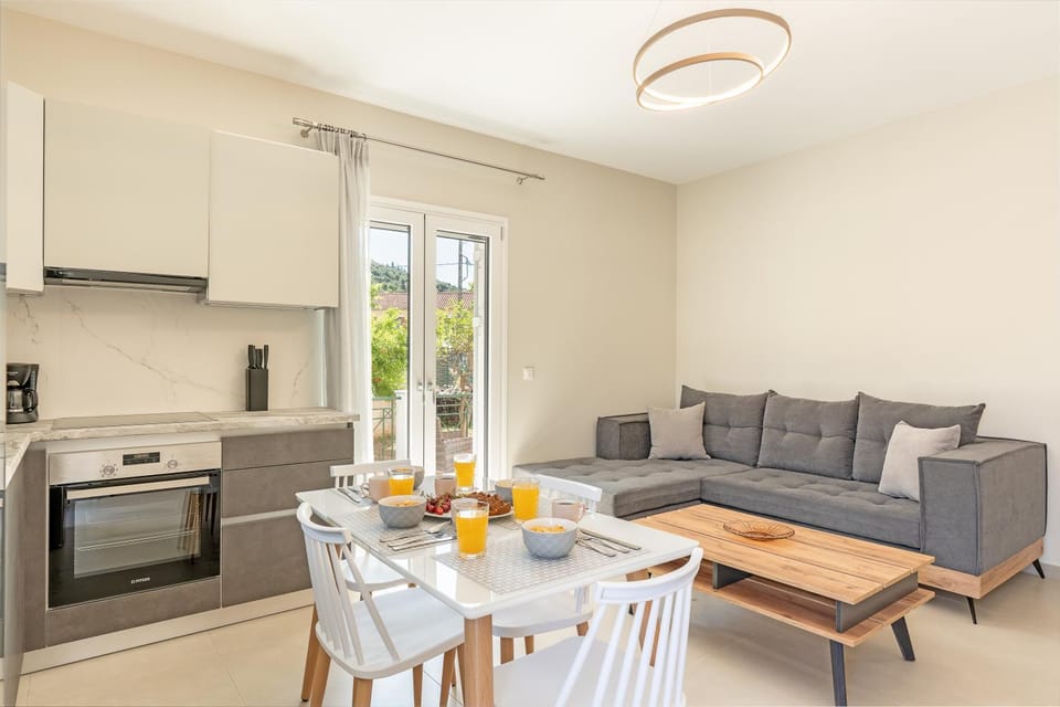 Living room, Dining area, kitchen