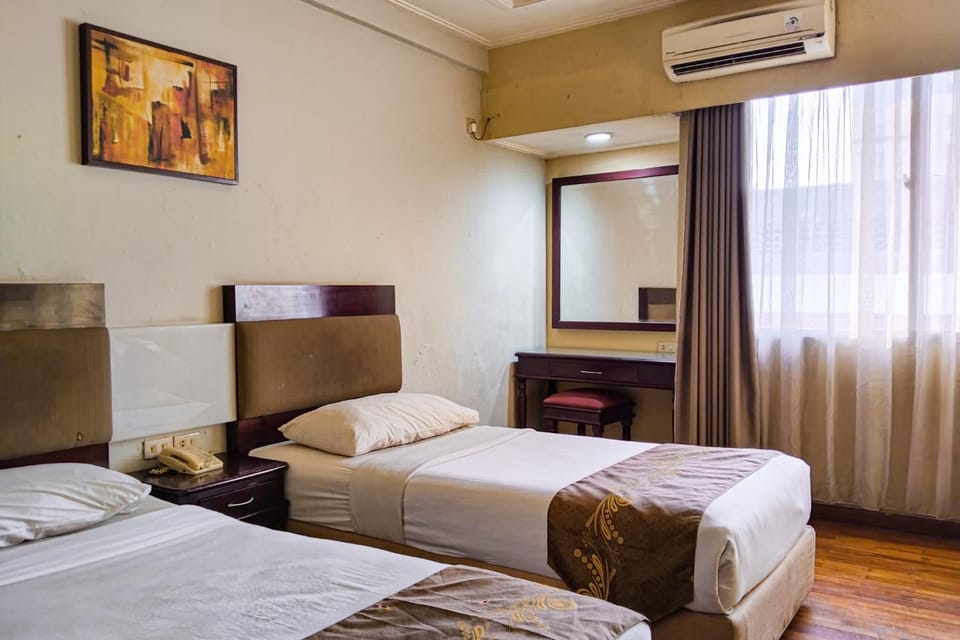 Bed, Bedroom, hair dresser, air conditioner