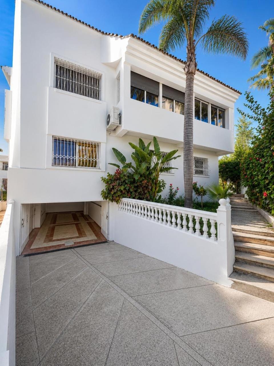 Villa Familiale Élégante avec Piscine Privée, Jardin & Sans Vis-à-V Villa in Tangier