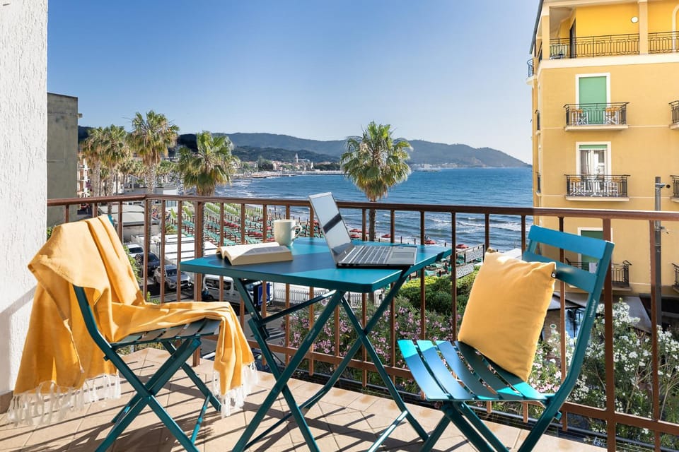 Nautilus- Front mare/spiaggia terrace panoramica Apartment in Diano Marina