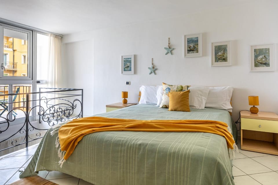 Nautilus- Front mare/spiaggia terrace panoramica Apartment in Diano Marina