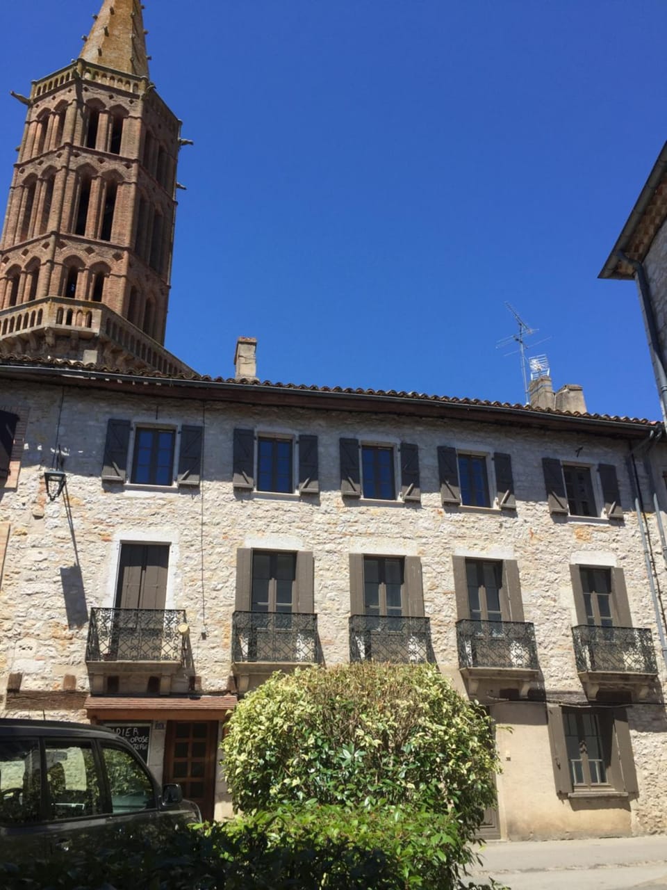 Facade/entrance