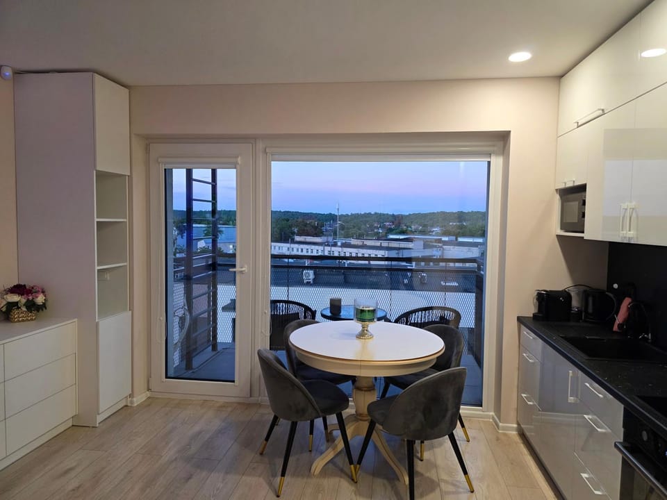 Living room, Dining area, kitchen