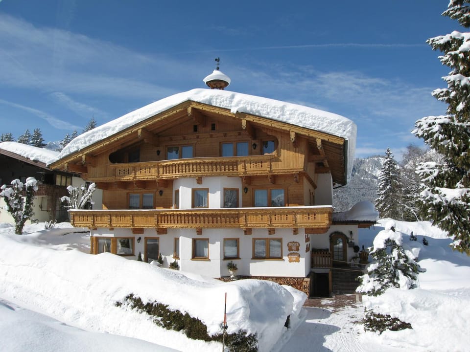Facade/entrance, Winter