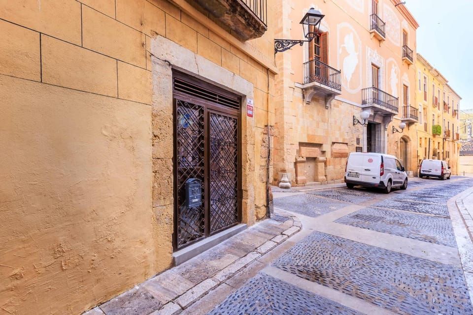 Apartment by the Cathedral - Unik Vacation Apartment in Tarragona