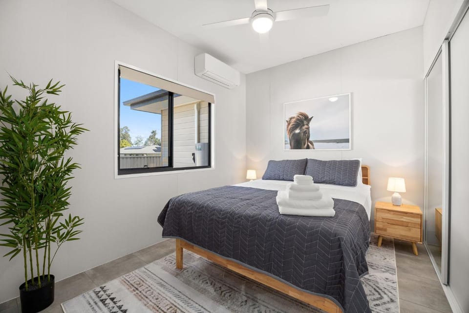 Bedroom, towels