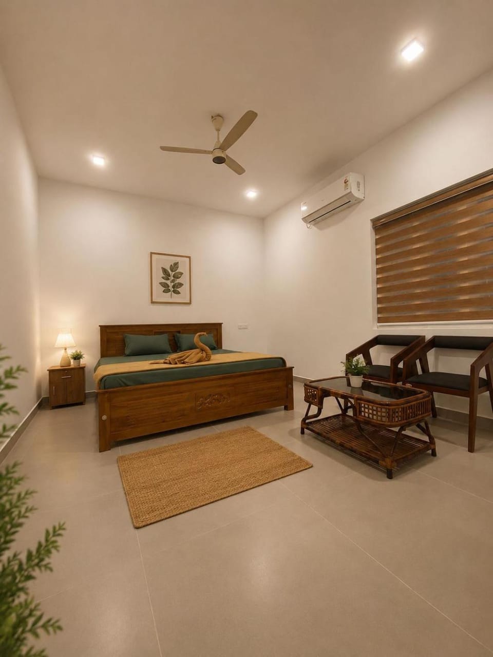Bed, Photo of the whole room, Seating area, air conditioner
