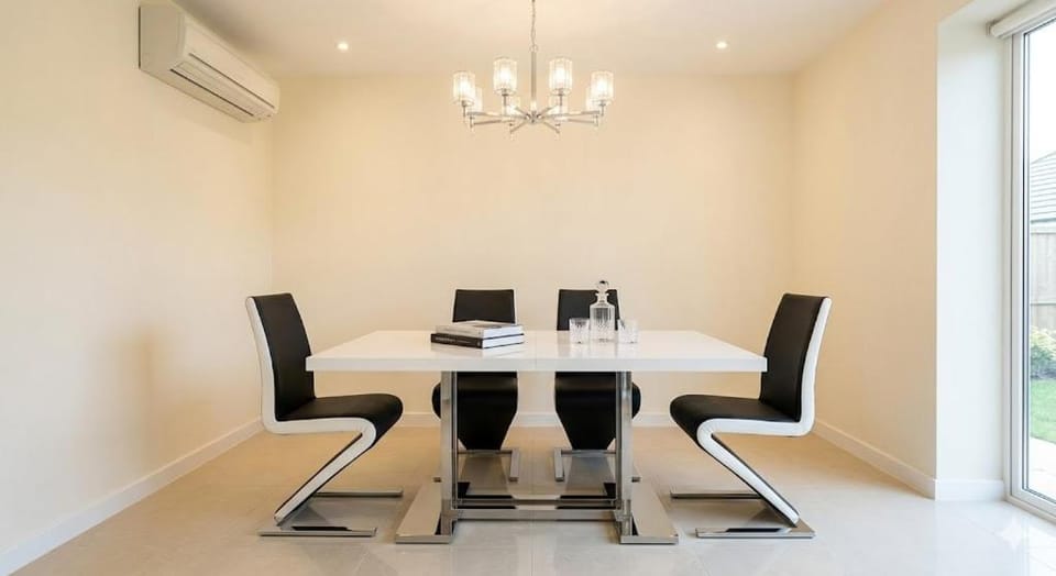 Living room, Seating area, Dining area, air conditioner